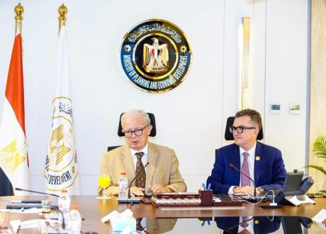 وزير التخطيط يبحث مع بنك الاستثمار الأوروبي التوسع في التمويل المبتكر وضمانات البنية التحتية