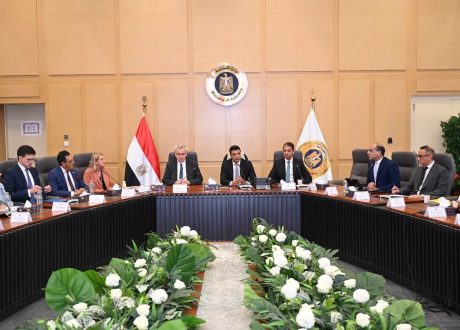 وزير الصناعة يبحث خطط توسع 11 شركة ألمانية في مصر ويؤكد: نستهدف جذب المزيد من الاستثمارات ونقل التكنولوجيا
