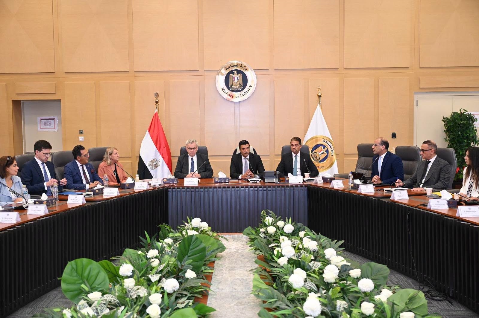 وزير الصناعة يبحث خطط توسع 11 شركة ألمانية في مصر ويؤكد: نستهدف جذب المزيد من الاستثمارات ونقل التكنولوجيا