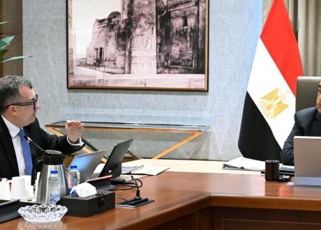 «3.7 تريليون جنيه استثمارات مستهدفة».. مدبولي يتابع خطة نمو الاقتصاد المصري 5.4% خلال 2026/2027