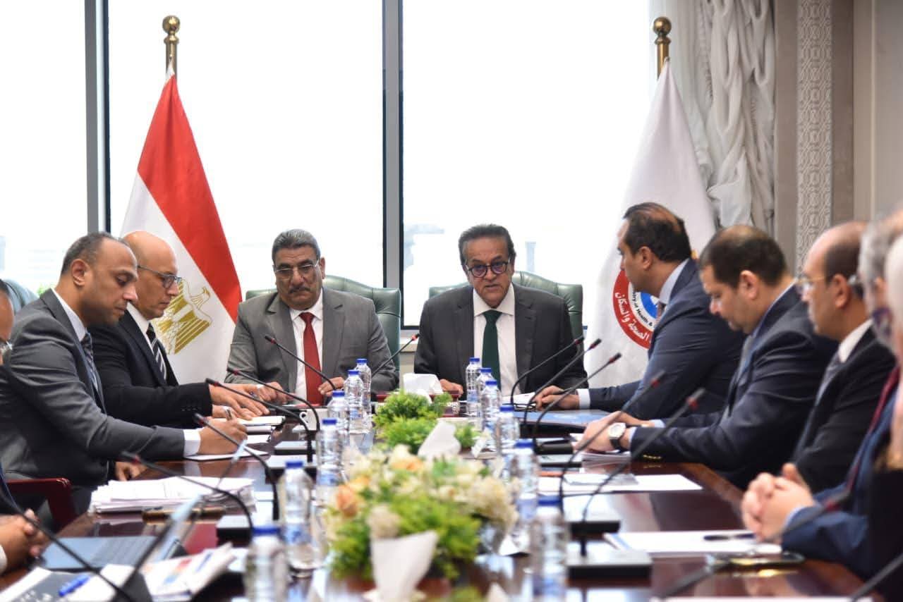 وزير الصحة يوجه بتسريع تطبيق التأمين الصحي الشامل وتحسين جودة الخدمات 