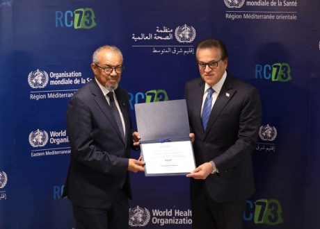 مصر تتسلم تجديد اعتماد المستوى الذهبي للقضاء على فيروس «سي»