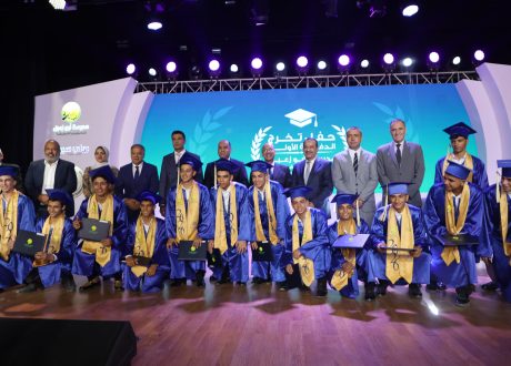 15 خريجًا إلى سوق العمل.. وزير الصناعة يشهد تخريج أول دفعة من مدرسة أبو زعبل للتكنولوجيا التطبيقية
