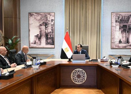 إنتاج 10 ملايين متر مكعب يوميًا.. مدبولي يبحث مع «أكوا» مستجدات مشروعات تحلية مياه البحر