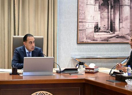 «تحويل 250 مدرسة للتكنولوجيا التطبيقية».. مدبولي يكلف بإعداد حزمة حوافز مستدامة لجذب القطاع الخاص