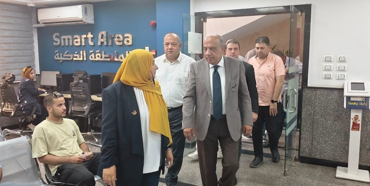 «خدمة تليق بحجم الإنفاق على القطاع».. عصمت يتفقد شبكات كهرباء الشروق ويوجه بمراجعة شاملة استعدادًا للشتاء