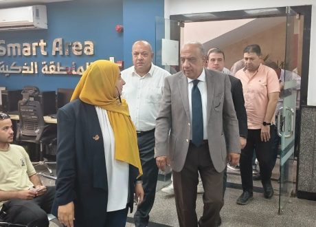 «خدمة تليق بحجم الإنفاق على القطاع».. عصمت يتفقد شبكات كهرباء الشروق ويوجه بمراجعة شاملة استعدادًا للشتاء