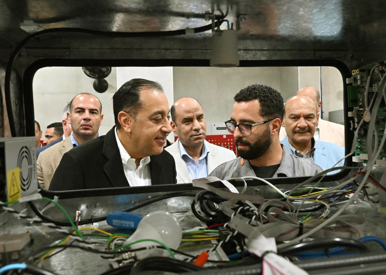 خطة لرفع المكون المحلي إلى 80%.. مدبولي يفتتح مصنعًا للطلمبات الرقمية وعدادات الغاز الذكية بالسويس