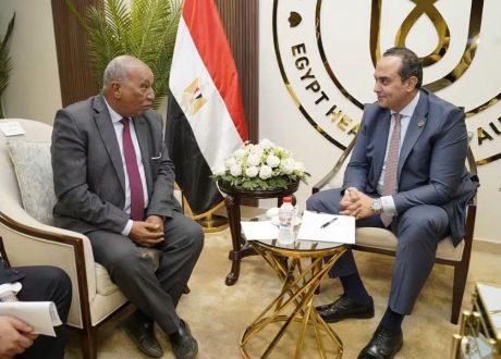 رئيس الرعاية الصحية يبحث مع نواب أسوان تطوير الخدمات.. وتوجيهات بتشغيل مستشفى نصر النوبة خلال شهر