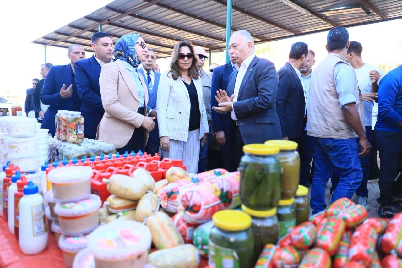 لتخفيف الأعباء عن المواطنين.. منال عوض تتفقد مبادرة خفض أسعار السلع الأساسية بالوادي الجديد