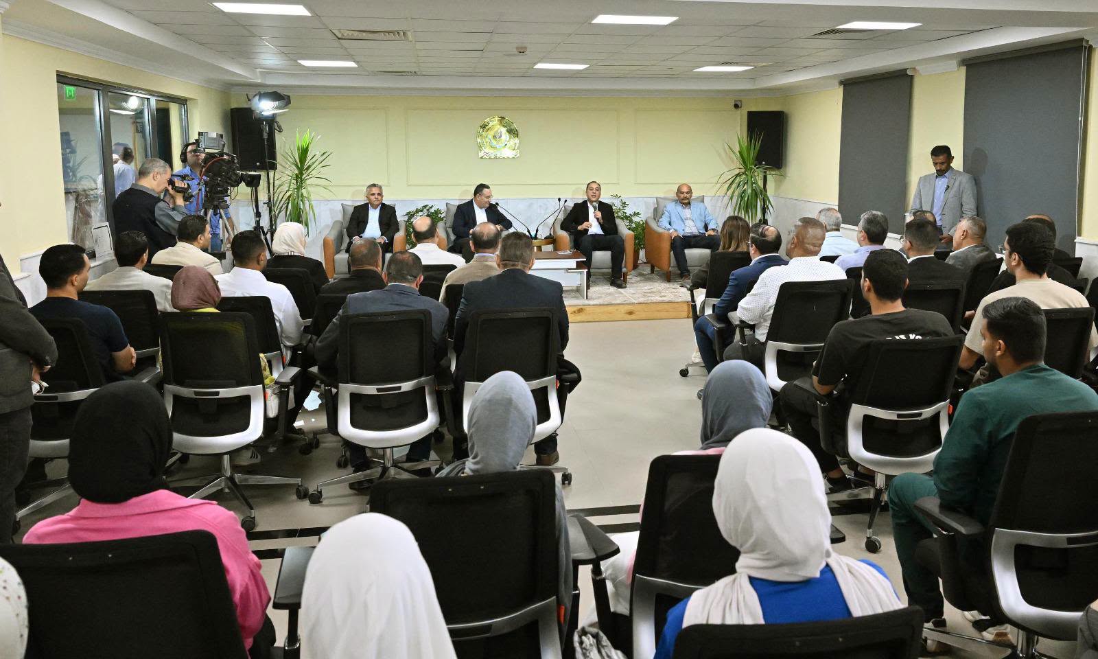 مدبولي لطلاب الجامعات بالسويس: حافظوا على بلدكم.. وتطوير التعليم وتوفير فرص العمل من أولويات الدولة