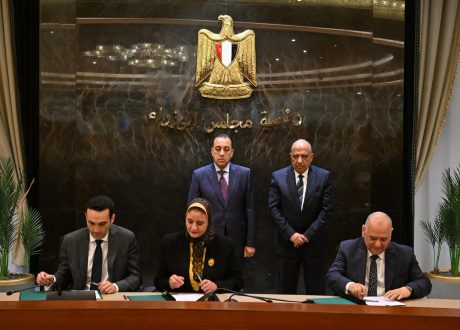 مدبولي يشهد توقيع اتفاقيات تمويل مشروع «دندرة» للطاقة الشمسية باستثمارات 650 مليون دولار