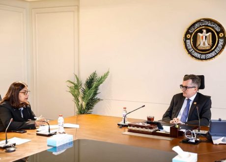 وزير التخطيط يبحث مع البنك الدولي إعداد «خريطة طريق» لتنمية الثروة المعدنية