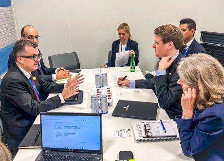 وزير التخطيط يبحث مع نظيره النرويجي آلية ضمان تمويل البنية التحتية ومشروعات التحول الأخضر