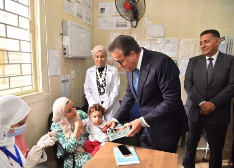 وزير الصحة ومحافظ القليوبية يطلقان حملة تطعيم 21 مليون طفل ضد الحصبة والحصبة الألمانية