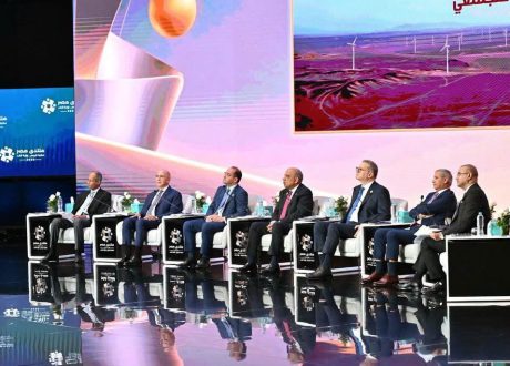 وزير الكهرباء: استثمارات القطاع بلغت 5 تريليونات جنيه.. ورفع مستهدف الطاقة المتجددة إلى 45% بحلول 2028