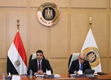وزيرا الصناعة والاستثمار يبحثان تحديات سوق الحديد والصلب.. ولجنة دائمة لمتابعة توافر البيليت بأسعار مناسبة